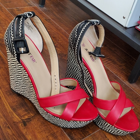 Platform sandals - Picture 2 of 7